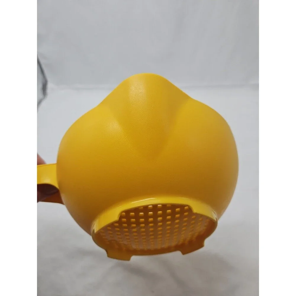 Tupperware Yellow 1 Quart Small Colander Strainer Double Pour Spout